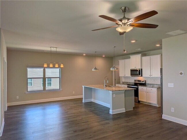 Building Photo - 3660 Salvia Dr