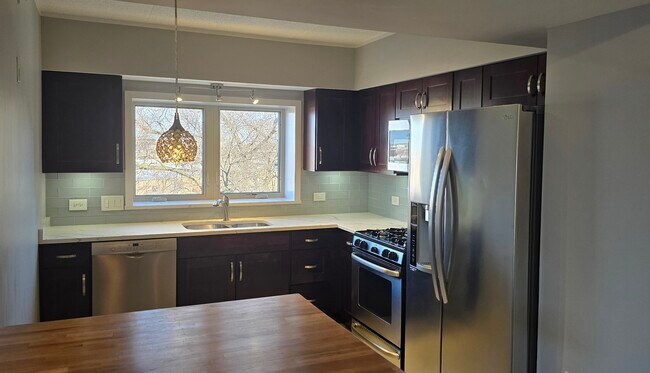 Building Photo - 635 Perrie Dr