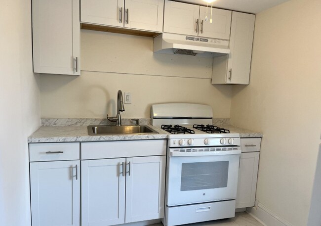 Building Photo - 412 N 8th St