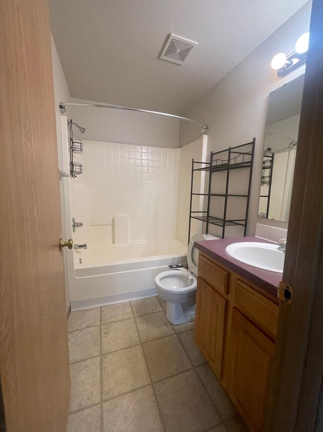 Building Photo - Fabulous 3 bedroom home