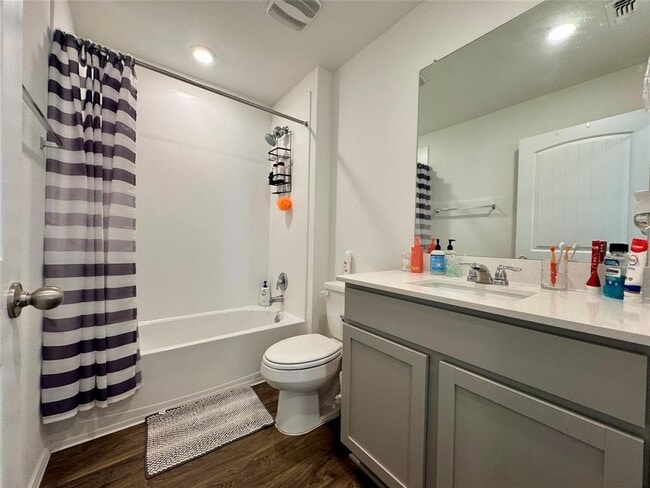 Building Photo - 120 Gerasa Dr