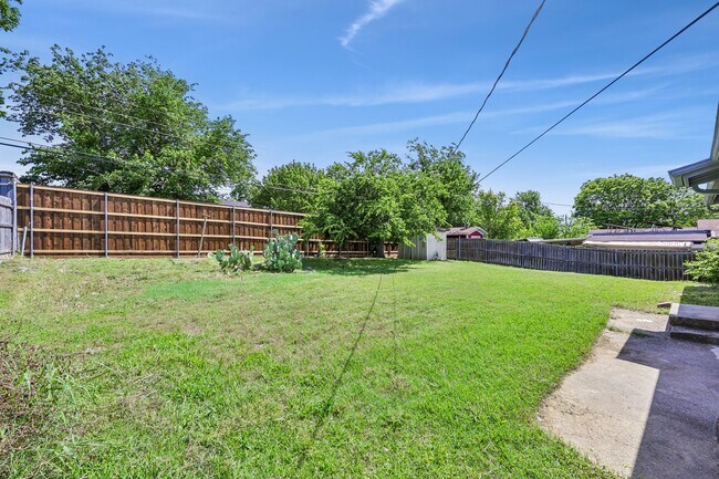 Building Photo - 7940 Chaparral Dr