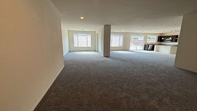 Building Photo - One Story 6-bedroom Home with Attached Casita