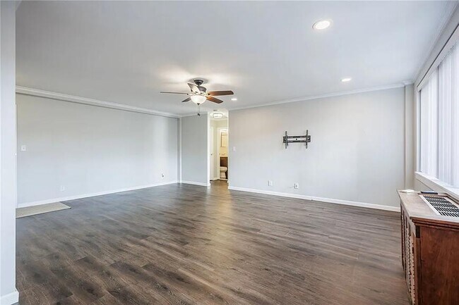 Building Photo - 1000 East Ave