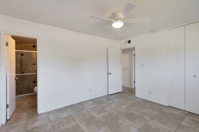 Building Photo - Terrific Old Town Scottsdale Rental!