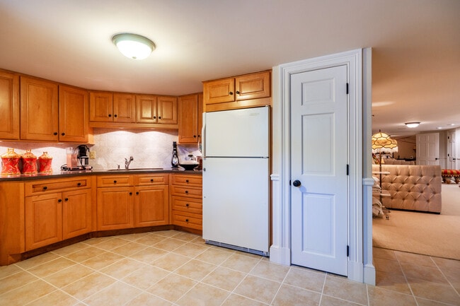 Building Photo - 3 Barclay Sq