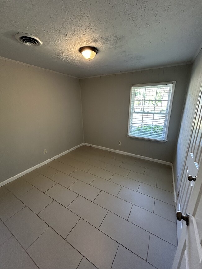 Building Photo - 5125 E Linda Cir