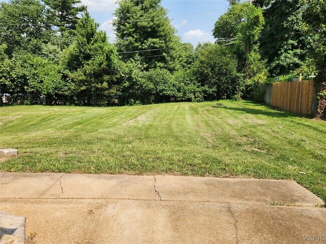 Building Photo - 702 Vendome Ln