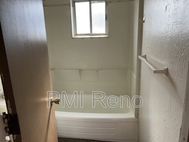 Building Photo - 2075 Patton Dr