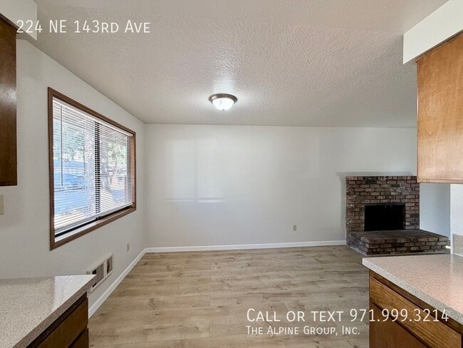 Building Photo - 224 NE 143rd Ave