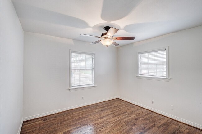 Building Photo - 3263 Bilglade Rd