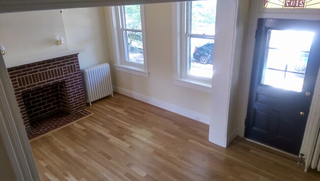 Building Photo - FLOY2107