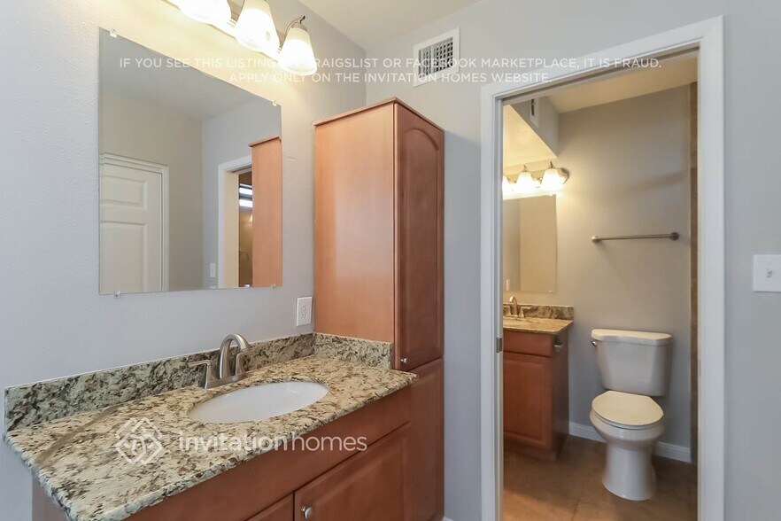 Building Photo - 3039 E Dahlia Dr