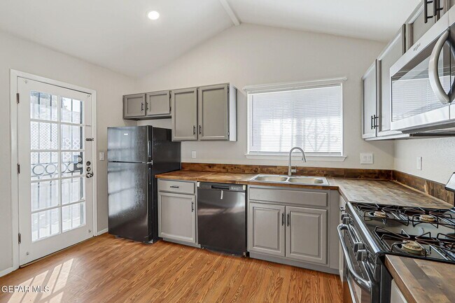 Building Photo - 3429 Risner Pl