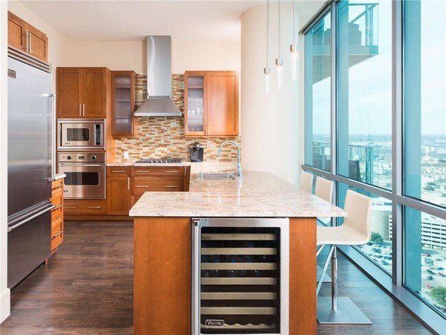 Building Photo - 1301 Throckmorton St