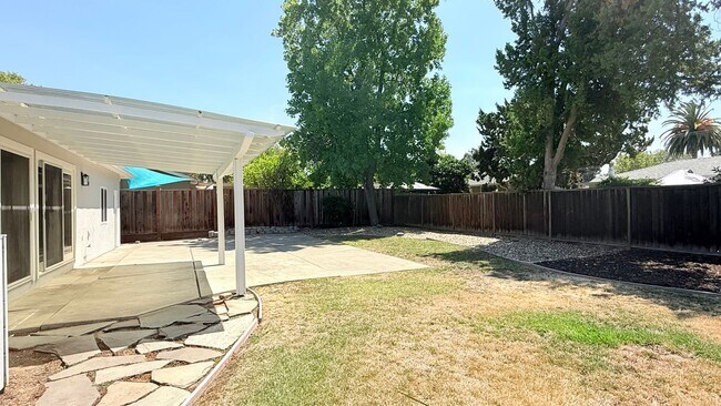 Building Photo - 1771 Lynwood Dr