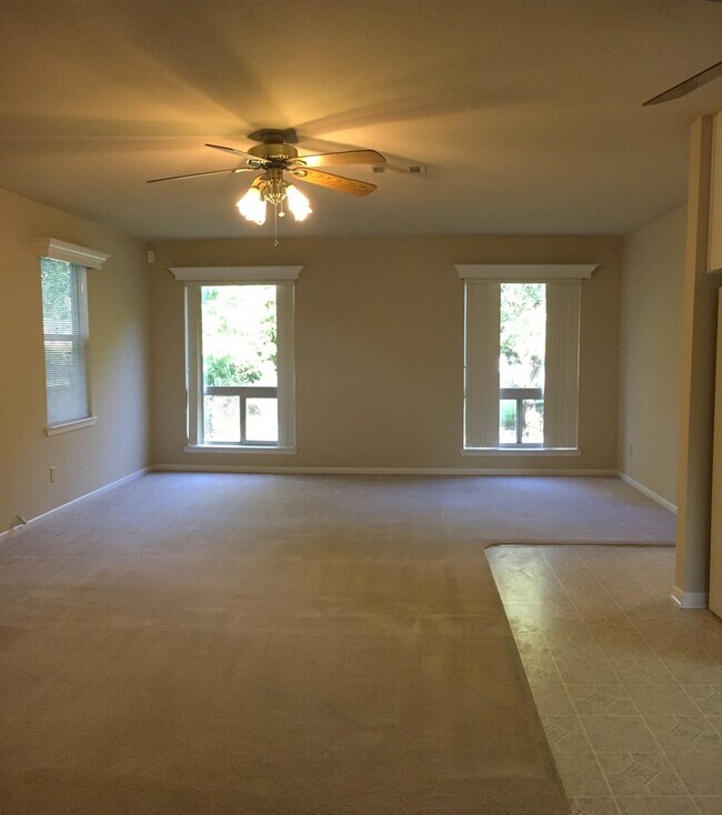 Building Photo - 2 WEEKS FREE RENT + $1,295 - Country living in the heart of Copperas Cove!