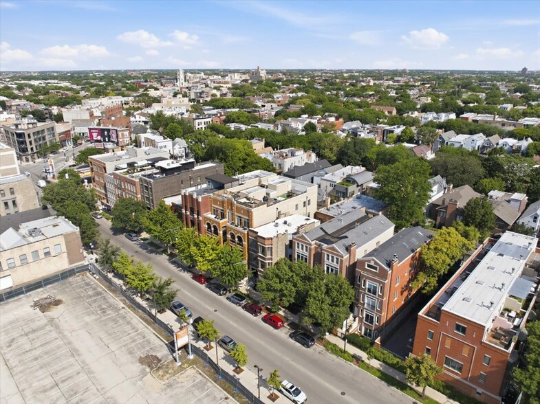 Building Photo - 1128 W Diversey Pkwy