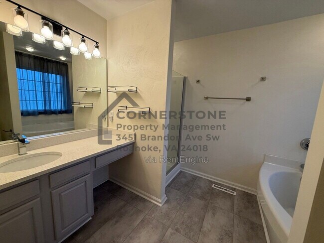 Building Photo - 4518 Lomond Cir