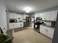 Building Photo - 612 Acorn Pl