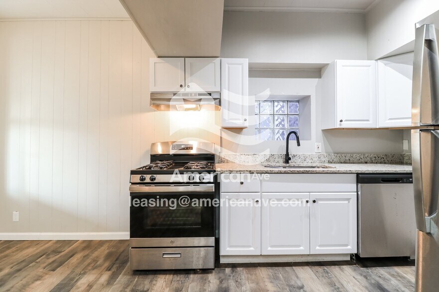 Building Photo - 3711 S Spring Ave