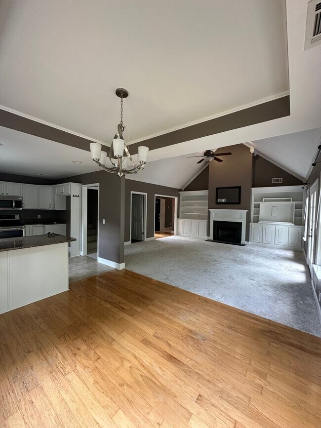 Building Photo - Move-In ready 3-bedroom 2-bathroom house on the Eastside