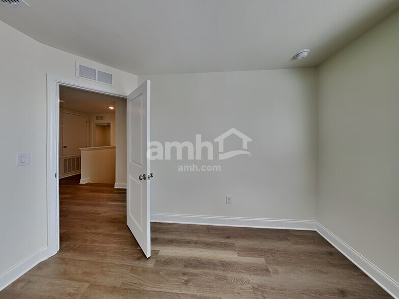 Building Photo - 850 Jubilation St