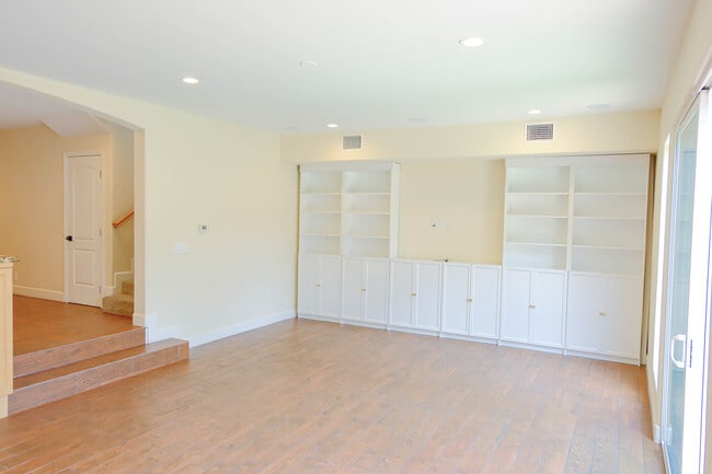 Building Photo - 4438 Bellingham Ave