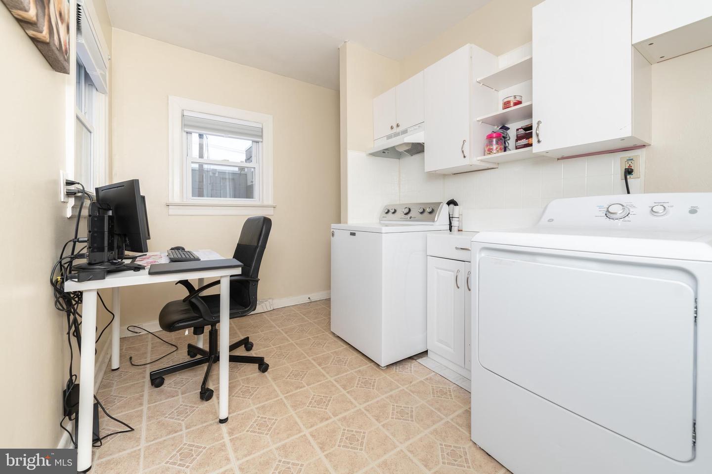 Building Photo - 10 E Linden Ave