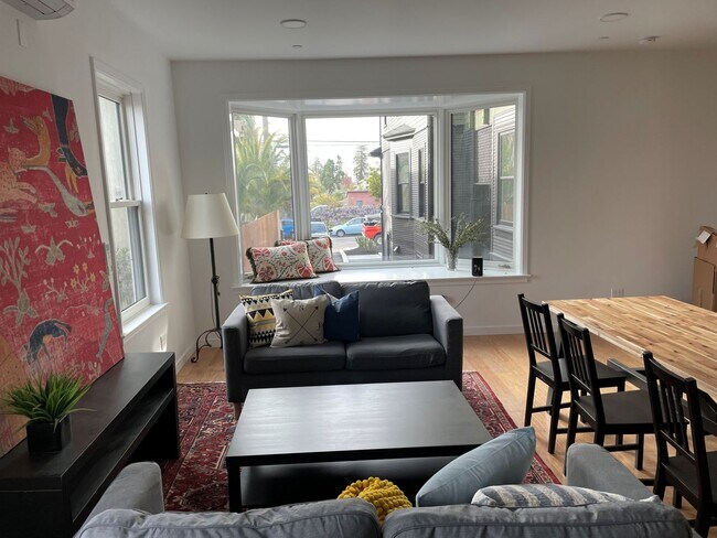 Building Photo - Viewing Schedule: Please call Shami at (41...