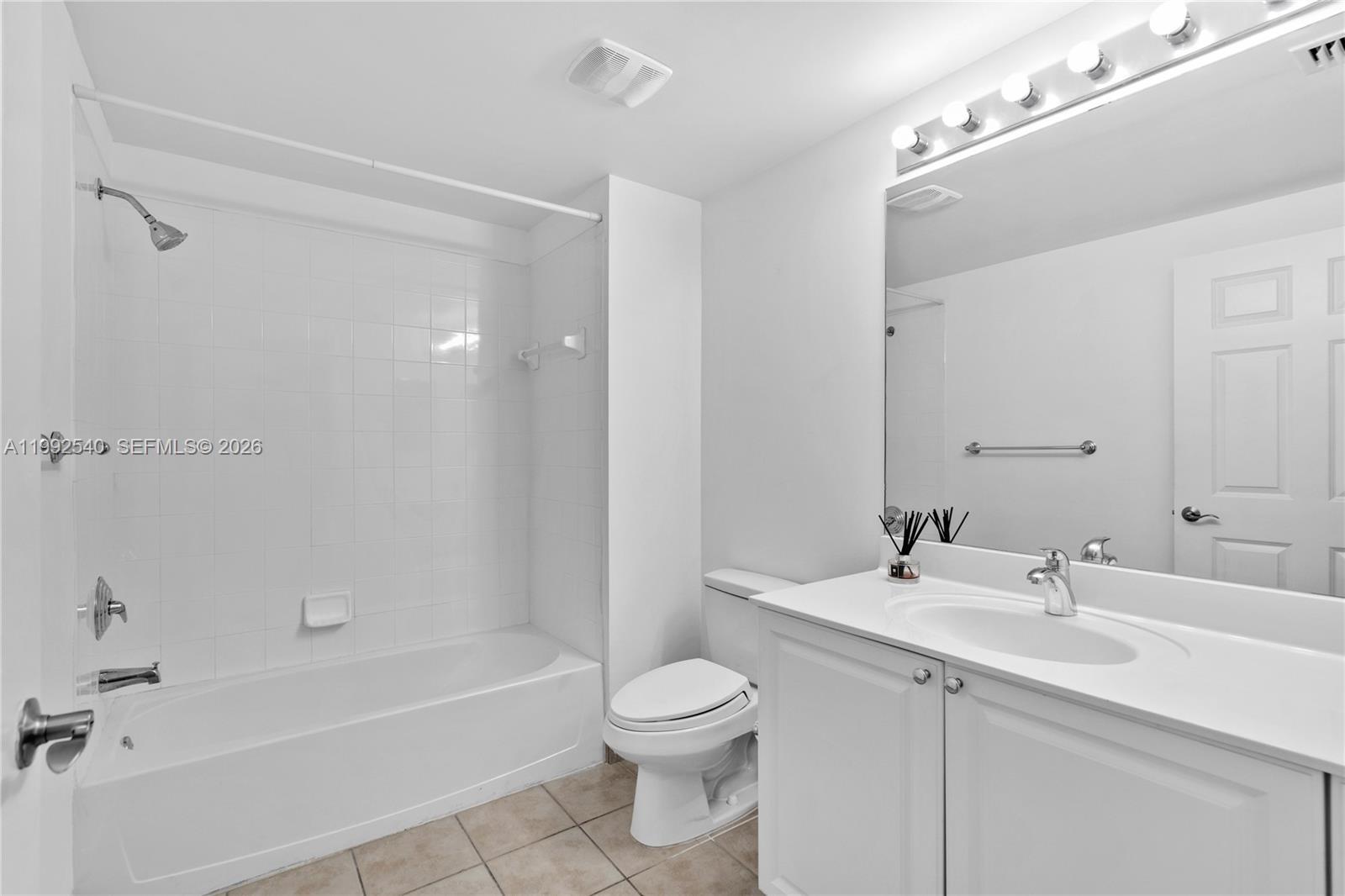 Building Photo - 888 S Douglas Rd