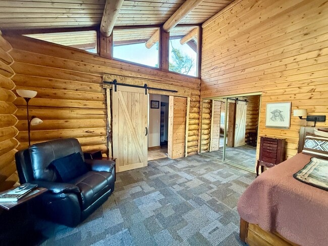 Building Photo - EXECUTIVE SUMMER RENTAL