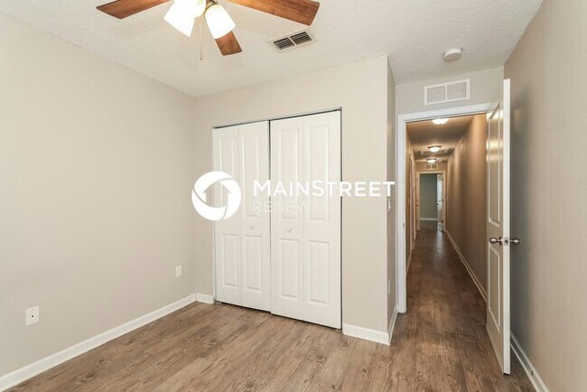 Building Photo - 3 Bedroom Pet-Friendly Home in Jacksonville, FL with Main Street Renewal