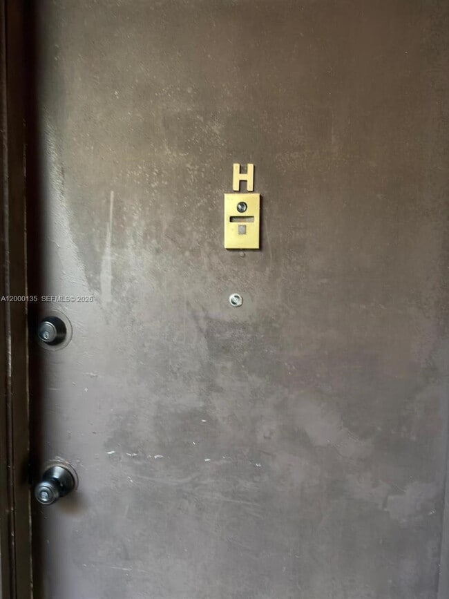 Building Photo - 9108 SW 137th Ter