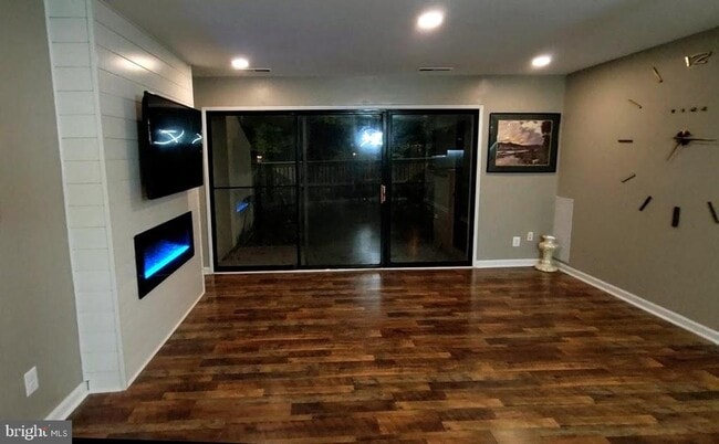 Building Photo - 10109 Prince Pl