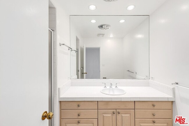 Building Photo - 825 S Gretna Green Way