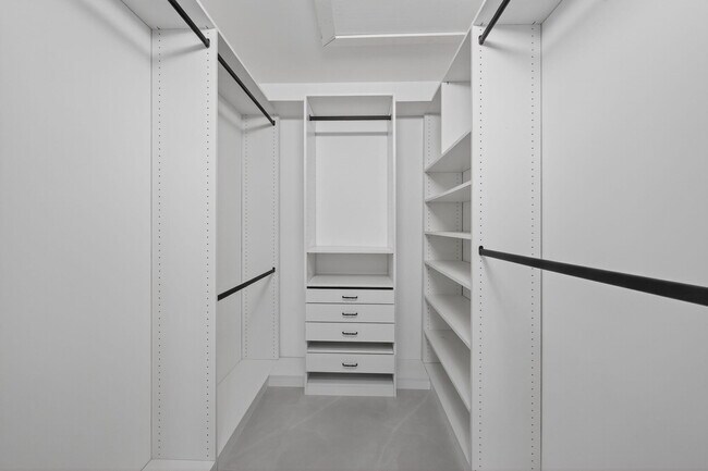 Building Photo - 10924 Roebelini Palm Ct