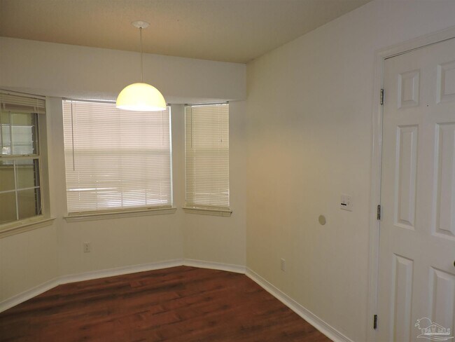 Building Photo - 2552 Southern Oaks Dr