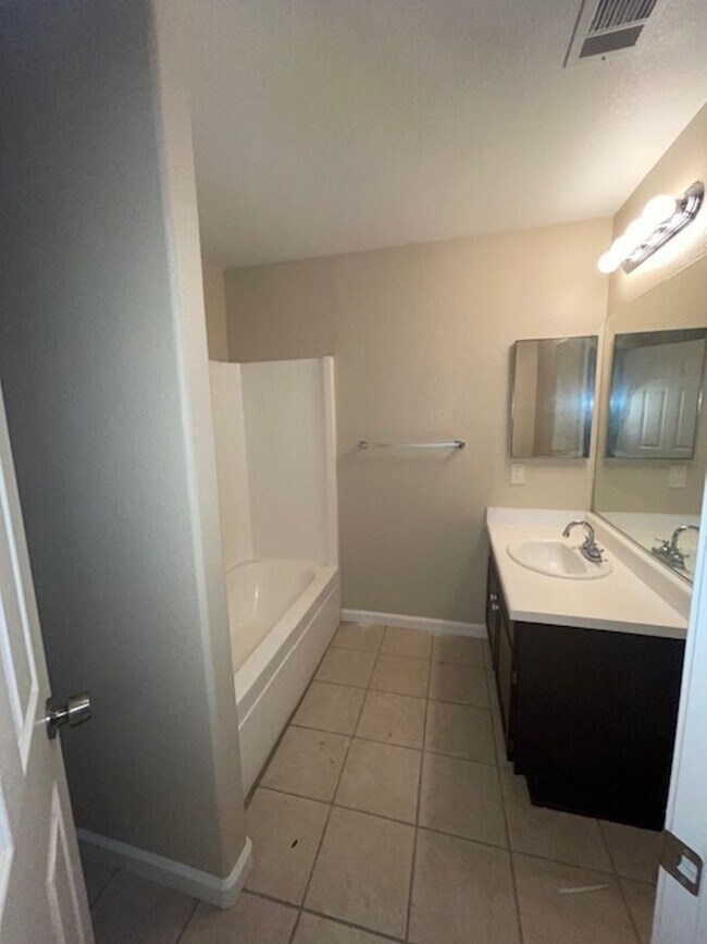 Building Photo - 5227 Joshua Jose St