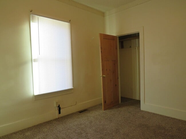 Building Photo - 2 Bed / 1 Bath House