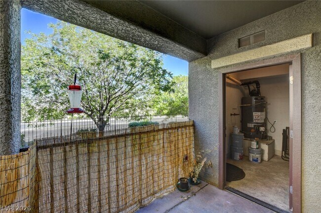 Building Photo - 6868 Sky Pointe Dr