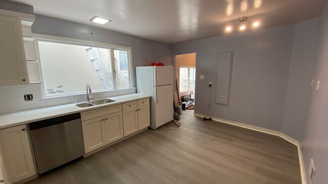 Building Photo - 361 2nd Ave
