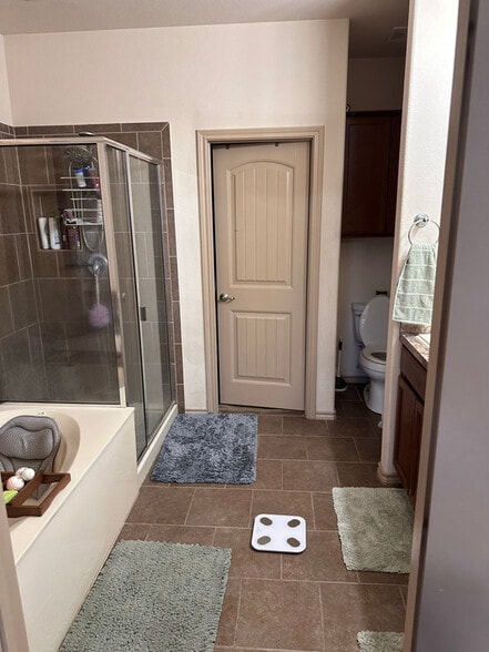 Building Photo - 608 Poncho Ln