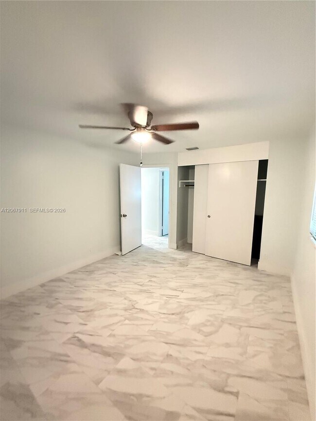 Building Photo - 3558 Everglades Rd