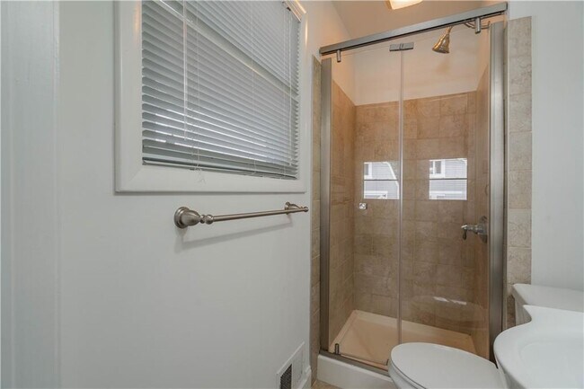 Building Photo - 3860 Carlton Dr