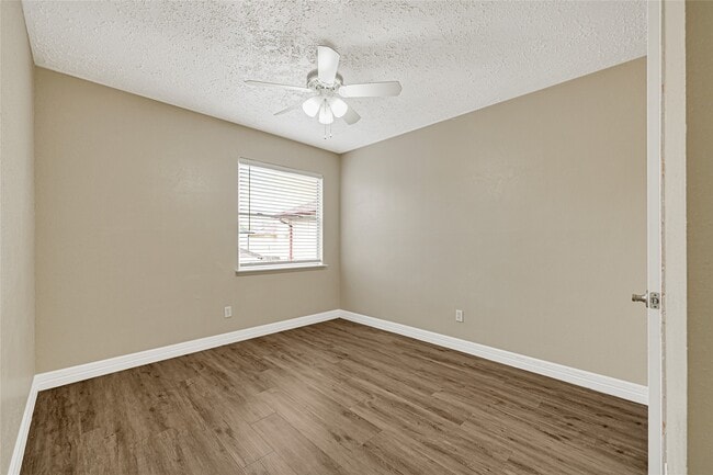 Building Photo - 12322 Meadow Ridge Dr