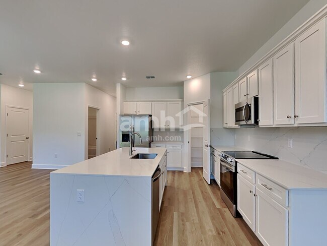 Building Photo - 37831 Dusty Saddle Ln