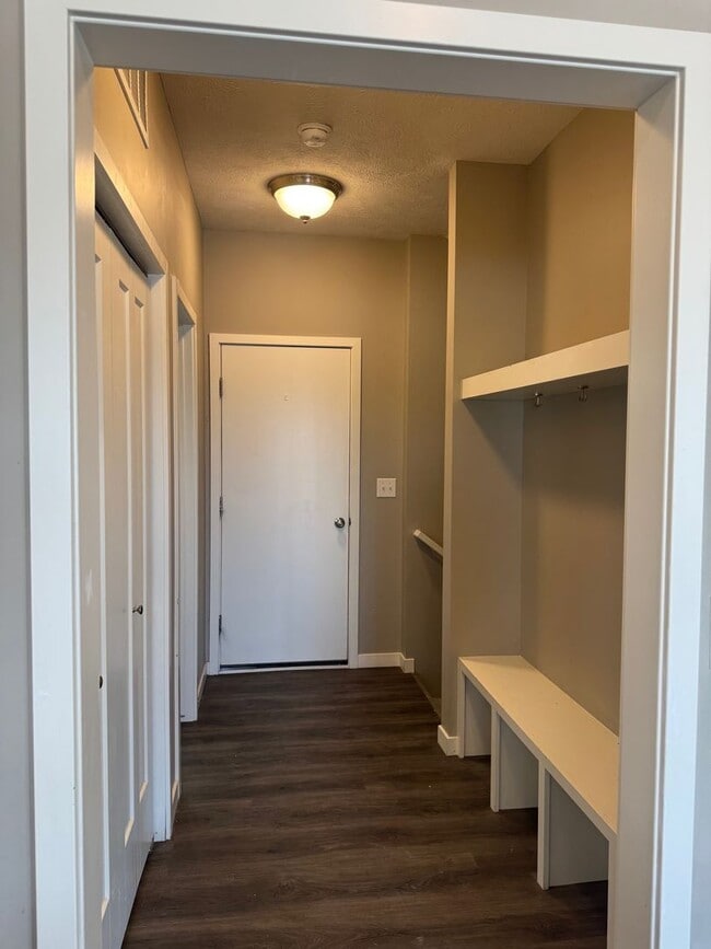 Building Photo - Spacious 4-Bedroom Townhome in Norris Scho...