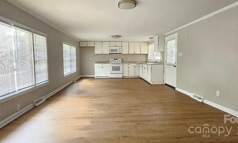 Building Photo - 2828 Bellhaven Cir