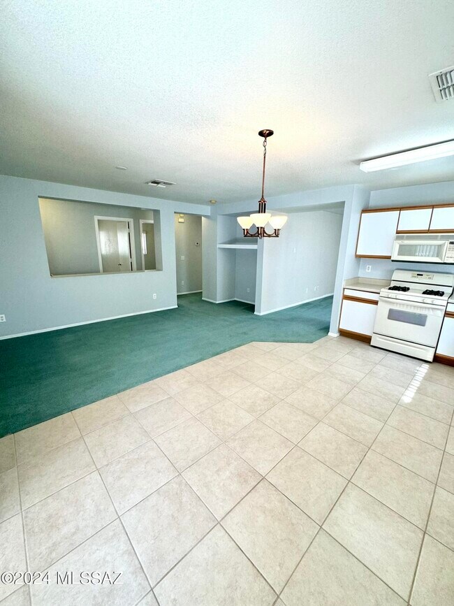 Building Photo - 7846 E Rooner Dr